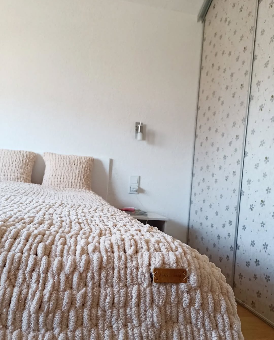Puffy prekrivač za bračni krevet  — slika 1