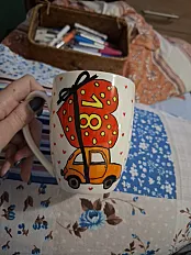 Ručno iscrtana šolja
