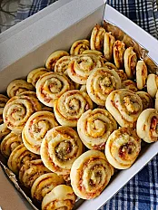 Pizzete, kiflice, peksimeti