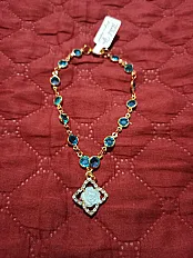 Modna narukvica „Azure Rose” s plavim kristalima