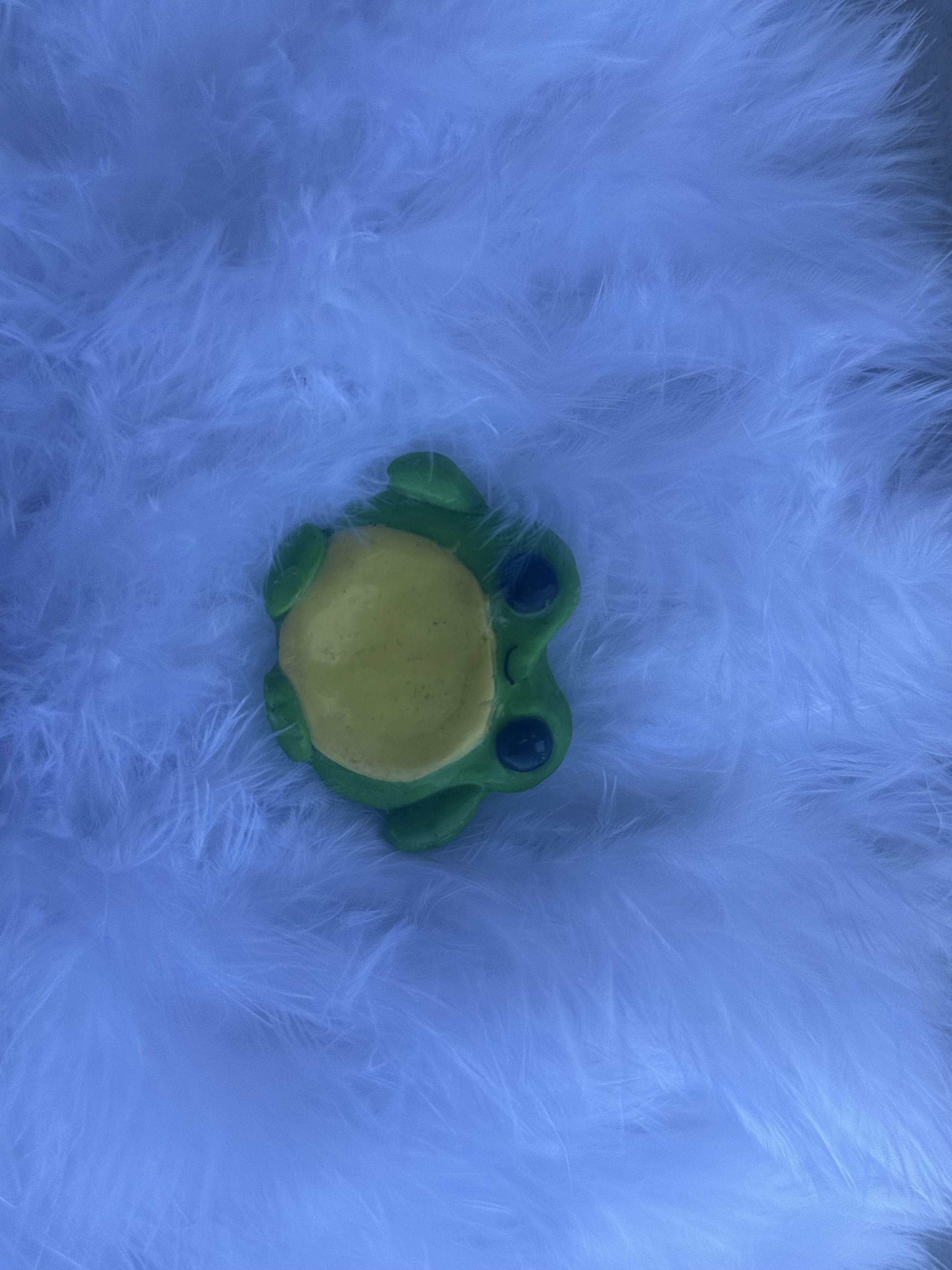 Glina žabica worry stone — slika 1