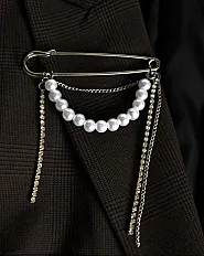 Nitka Charm broš