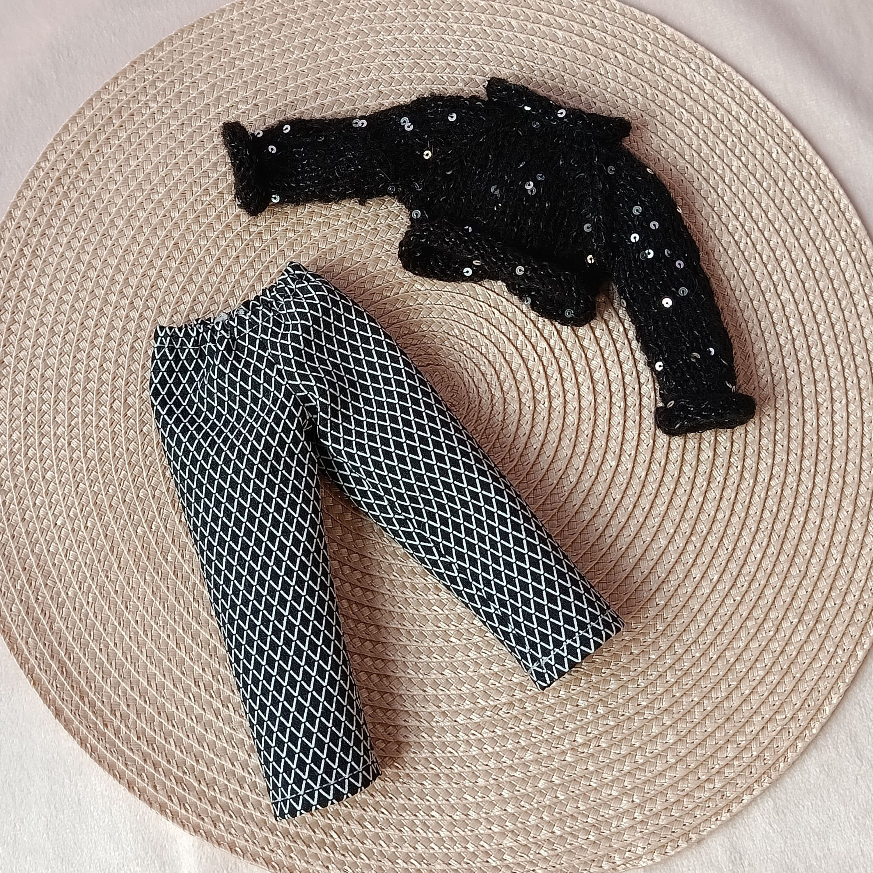 Set odjeće za lutke Paola Reina - top sa šljokicama i pantalone — slika 6