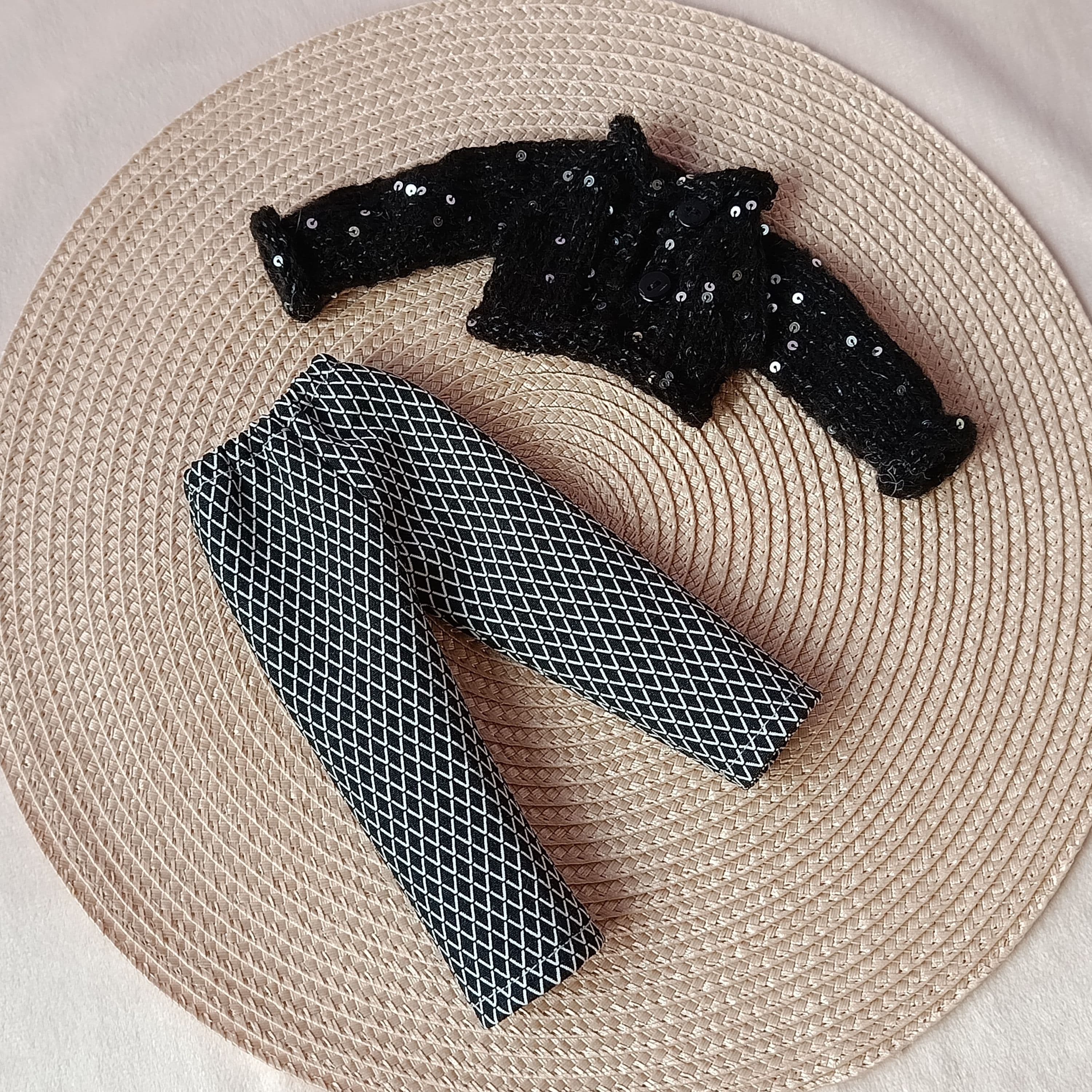 Set odjeće za lutke Paola Reina - top sa šljokicama i pantalone — slika 7