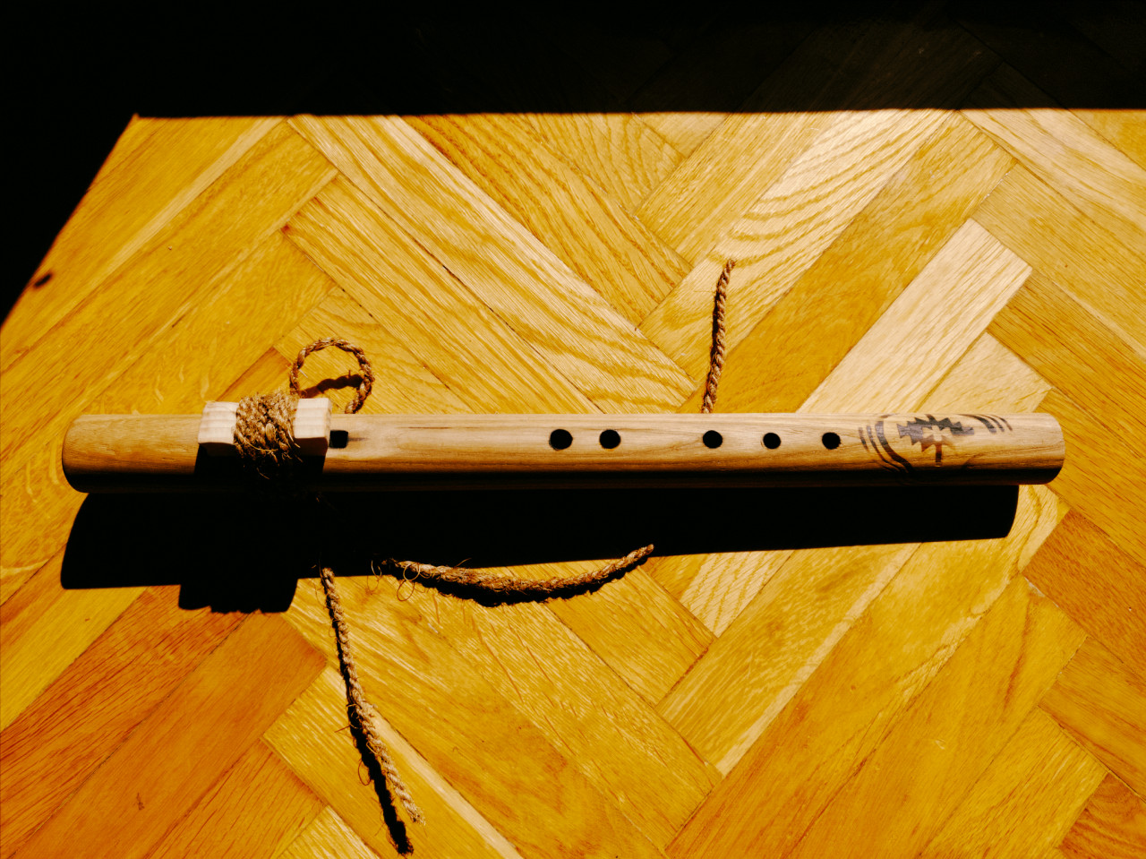 Native American Style flauta - Jasen (Mid A) - Ručni rad — slika 3