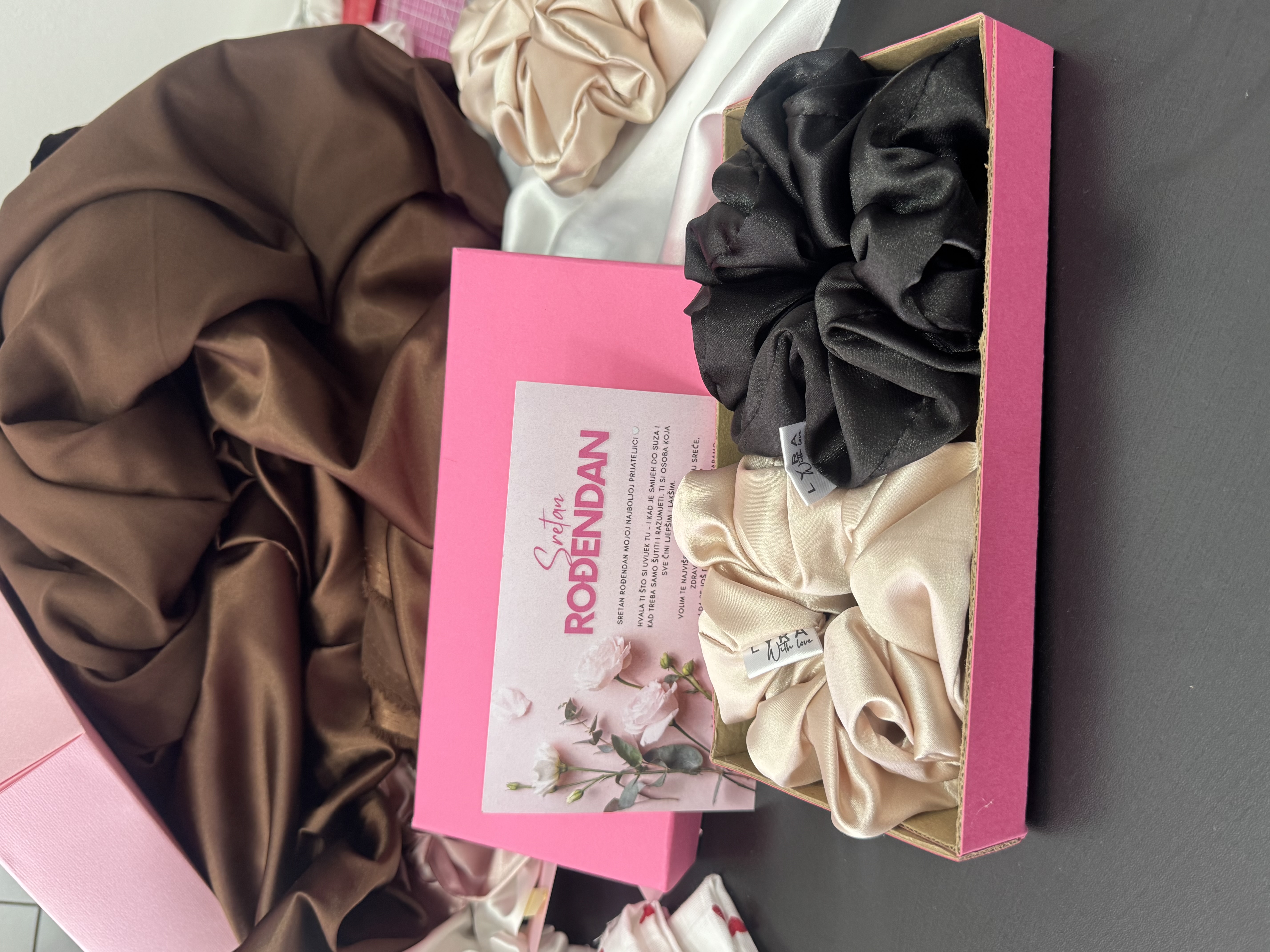     LYRA SCRUNCHIES GIFT EDIT -  birthdays & celebrations  — slika 6