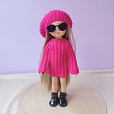 Set odjeće za lutke Paola Reina - pletena pink haljina i kapa — slika 2
