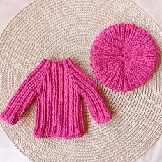 Set odjeće za lutke Paola Reina - pletena pink haljina i kapa — slika 5